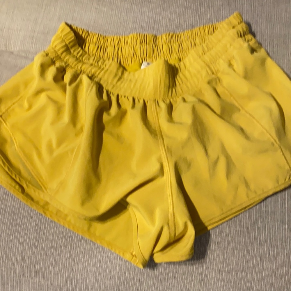 Lululemon Hotty Hot Shorts 2.5 inch